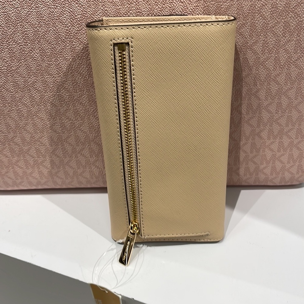 MICHAEL KORS JET SET TRAVEL LARGE TRIFOLD WALLET BUFF COLOR - Picture 3 of 16